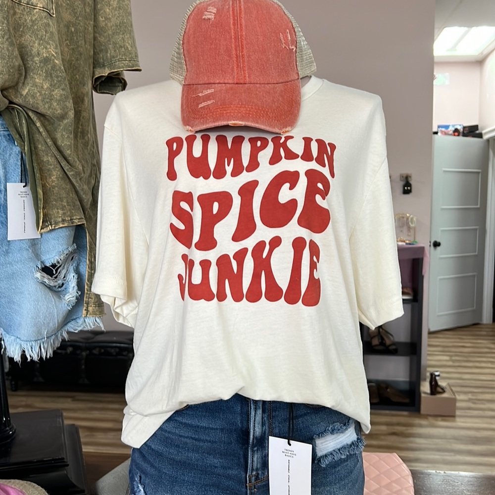 PUMPKIN SPICE JUNKIE TEE